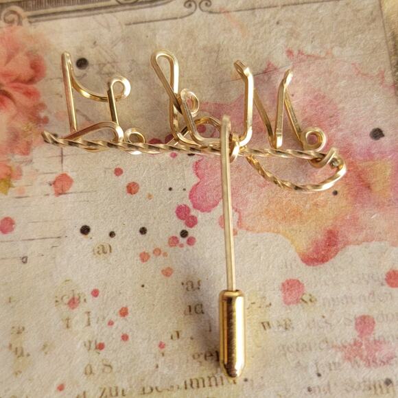 Brooch Women Vintage Script Stick Pin Gold Tone Monogram Letter Lapel Pin - Picture 7 of 10